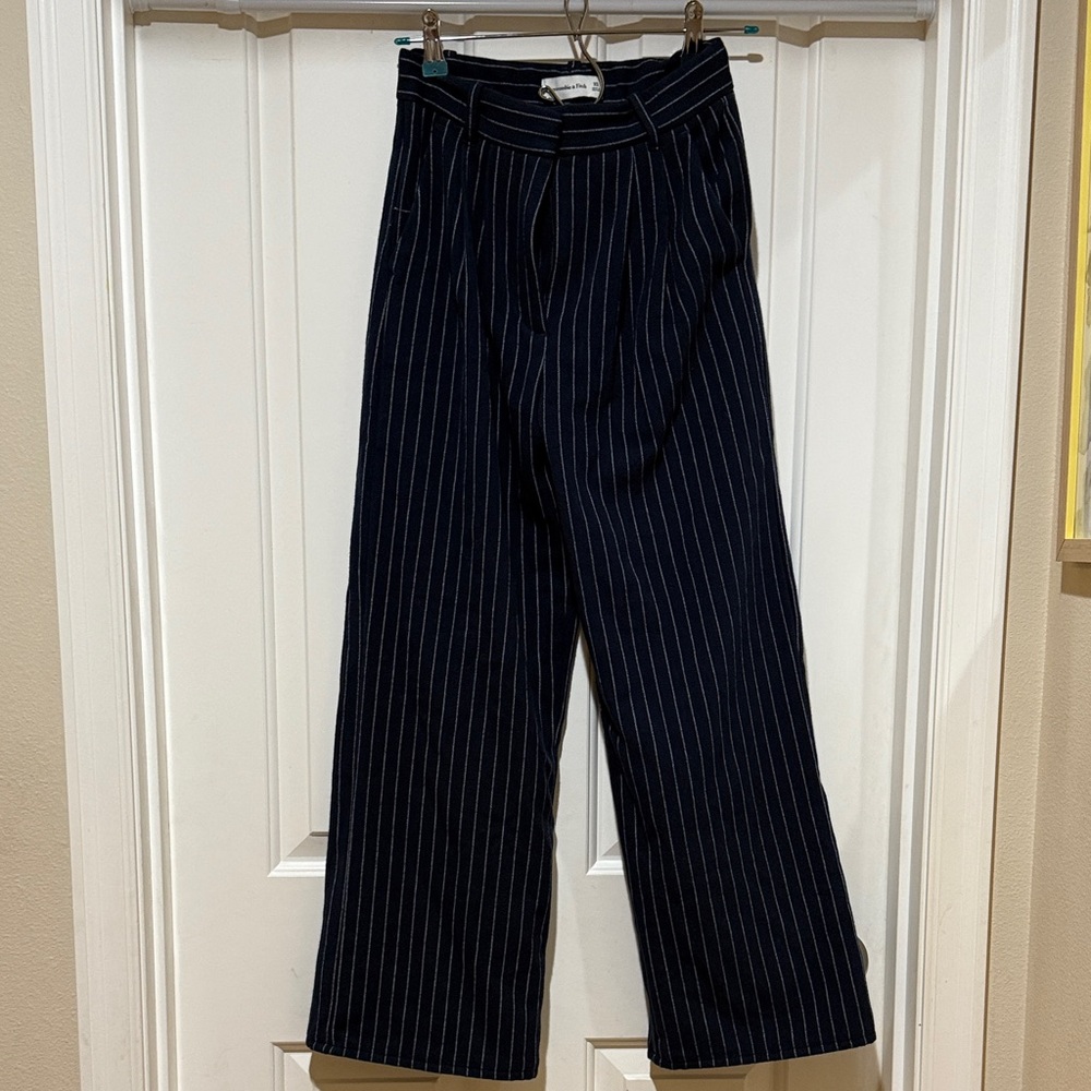 Women’s Abercrombie navy Striped Pants